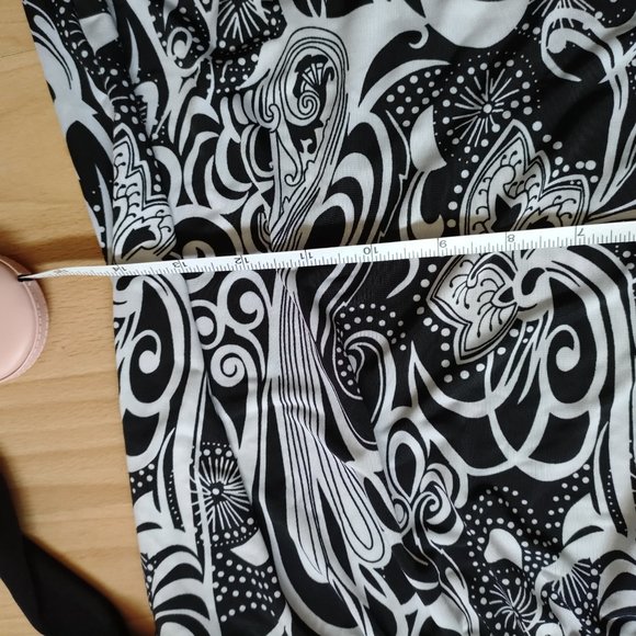 Reitmans Black and White Pattern Shirt - Size Small - Picture 10 of 10